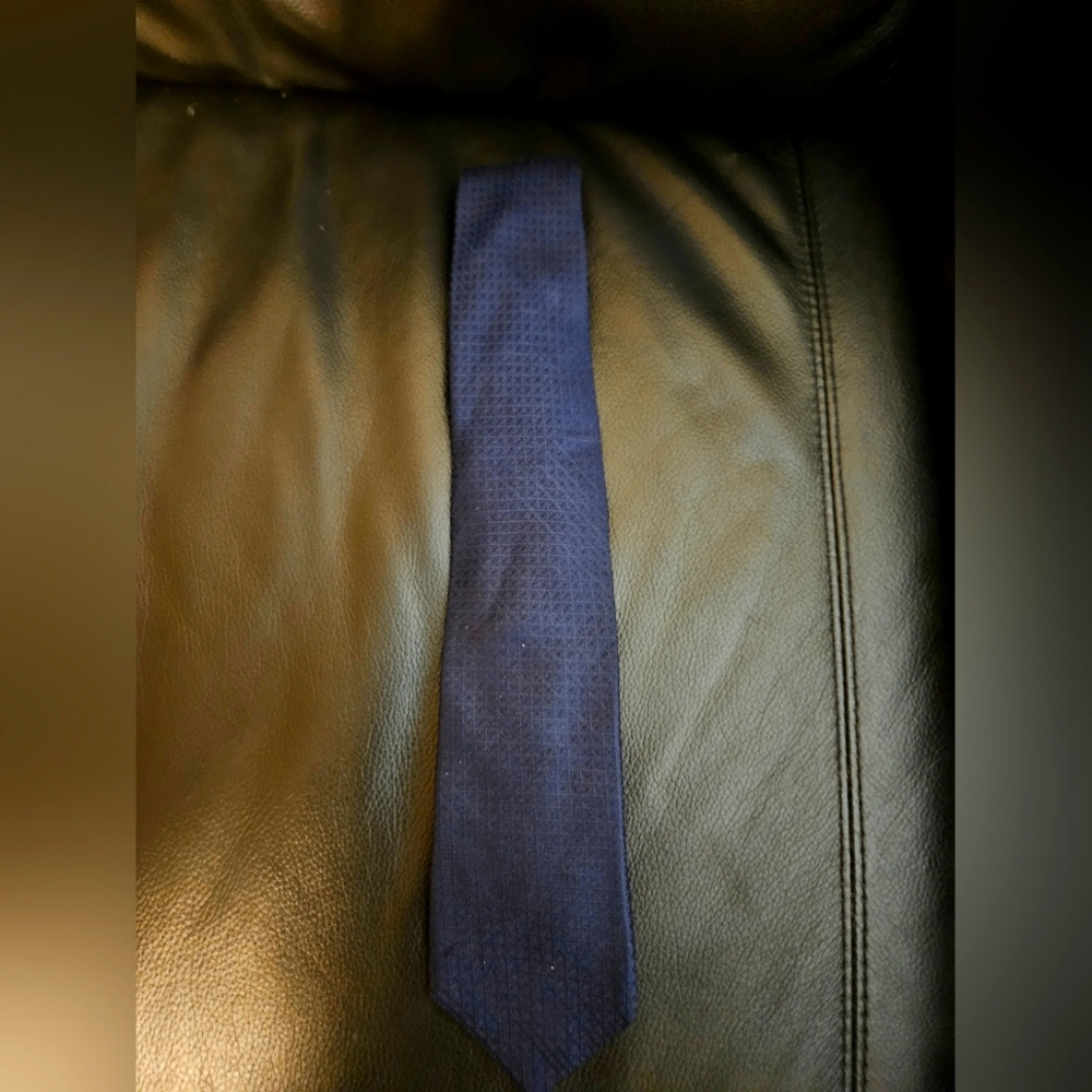 English Laundry blue tie stylish